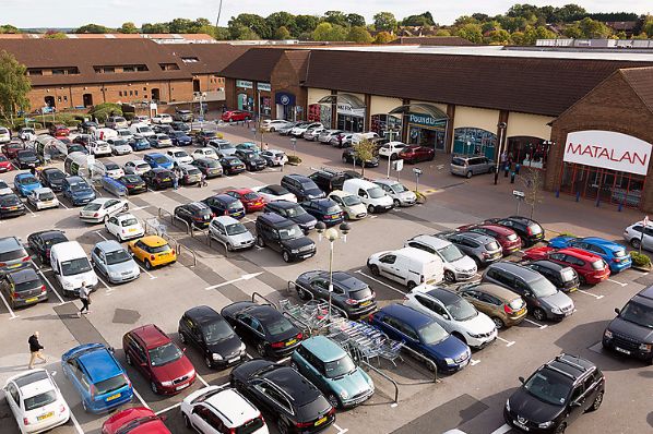 LGIM puts €64.46m UK shopping park up for sale