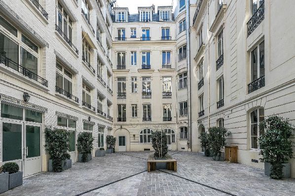 Invesco acquires prime office asset in Paris (FR)