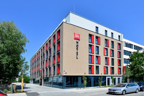 BNP Paribas REIM acquires three IBIS hotels in Munich (DE)
