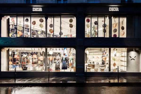 AEW acquires luxury retail asset on 384 Saint Honore Street in Paris (FR)