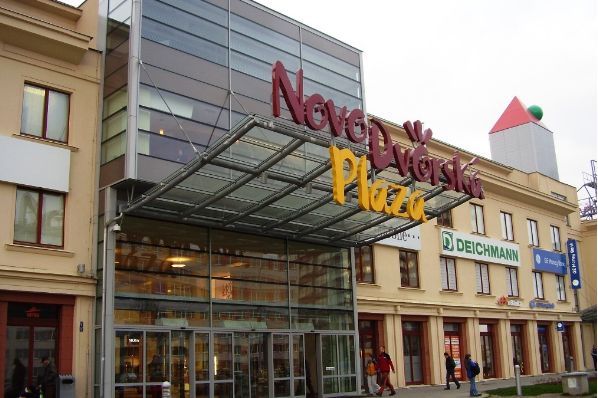Bluehouse acquires Novodvorska Plaza shopping centre in Prague (CZ)