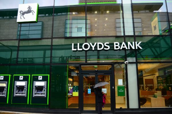 Lloyds acquires Tesco mortgage portfolio for €4.2bn (GB)