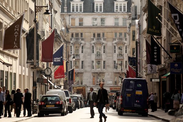 New Bond Street is Europe's most expensive shopping location (GB)