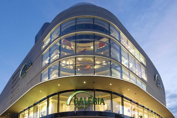 Commerz Real acquires 20% stake in 10 Kaufhof department stores (DE)