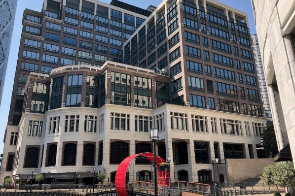 Link acquires Canary Wharf office building for €420m (GB)