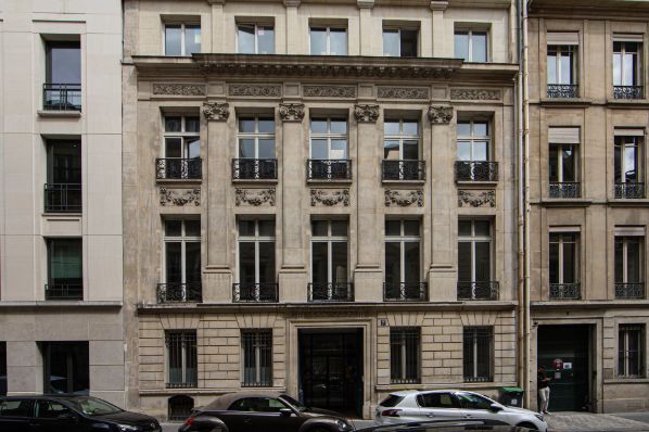 Cromwell acquires Paris office building (FR)