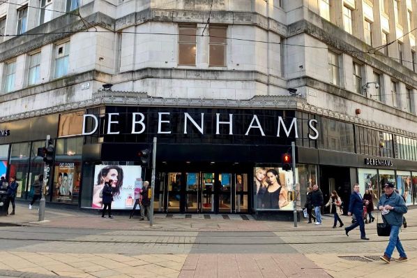 Boohoo acquires Debenhams for €62m (GB)
