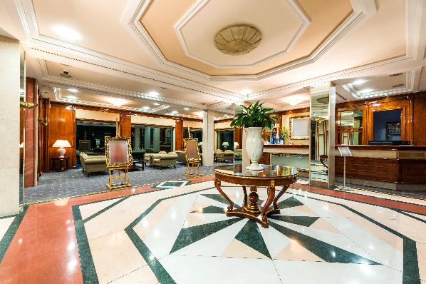 hotel lobby image | © Marko Poplasen