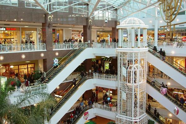 shopping centre | ©Ben Schumin