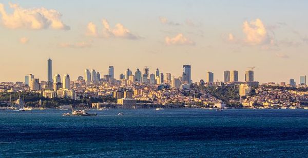 Modern_Istanbul_skyline | ©Ben Morlok