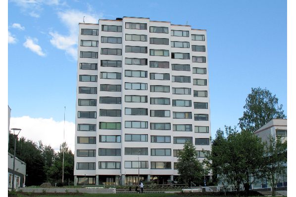 https://upload.wikimedia.org/wikipedia/commons/0/07/Viitatorni_Jyvaskyla_Finland-2007-06-15.jpg