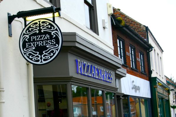 Pizza Express to close 73 restaurants (GB)