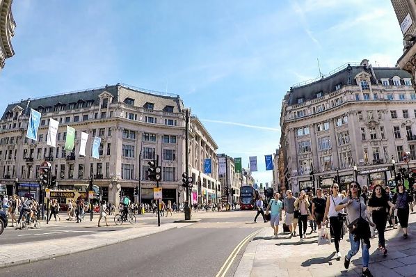 UK shoppers remain nervous about returning to high streets (GB)