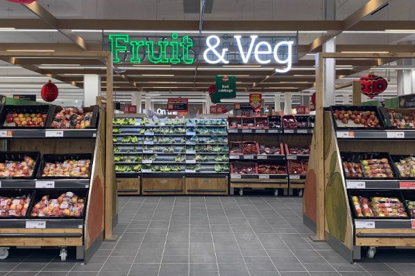 Sainsbury's opens new fresh food market concept (GB)