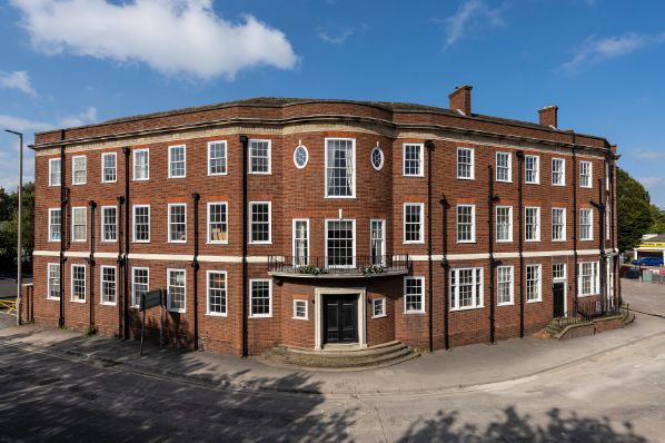Knight Frank sells two West Midlands hotels (GB)