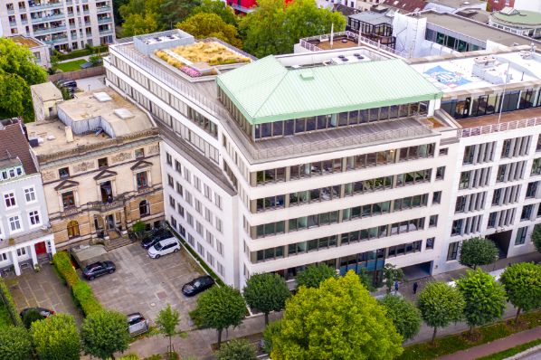 Macquarie and MAPFRE acquire prime Hamburg office building (DE)