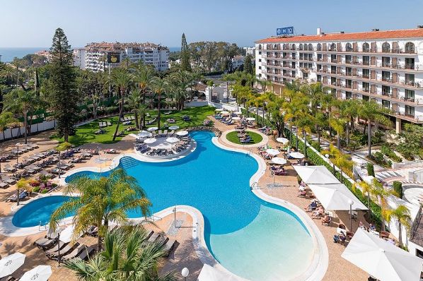 Bain Capital Credit and Stoneweg acquire Marbella hotel (ES)