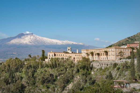 Four Seasons reopens its iconic Sicilian hotel (IT)