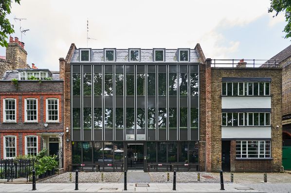 Aviva Investors and PSP Investments acquire Hoxton campus (GB)
