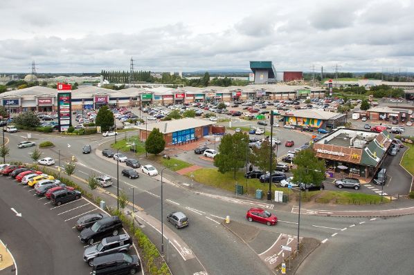 UKCM acquires Trafford Retail Park for €38.6m (GB)