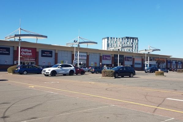 Oxenwood and AIMCo acquire London retail park for €58.7m (GB)