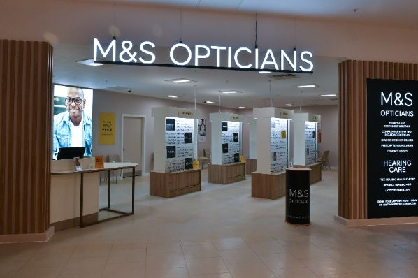 Marks & Spencer to roll out opticians service (GB)