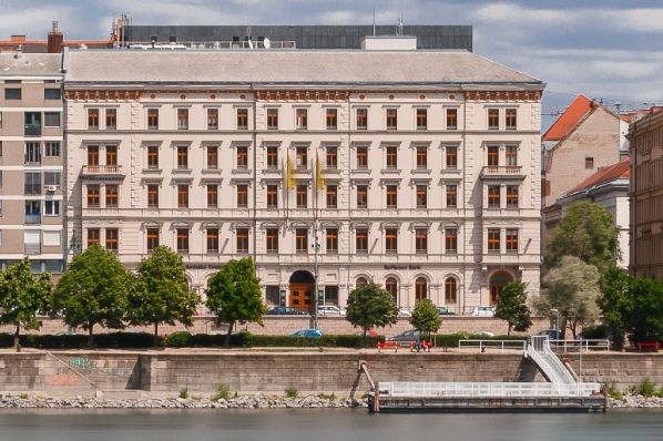 Europa Capital and ConvergenCE acquire Akademia Business Center in Budapest (HU)