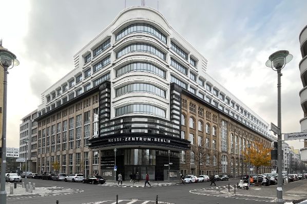 Henderson Park acquires iconic Berlin office property (DE)