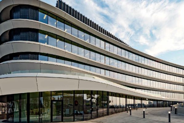 InvestiRE SGR sells Arcadia Center office complex in Milan (IT)