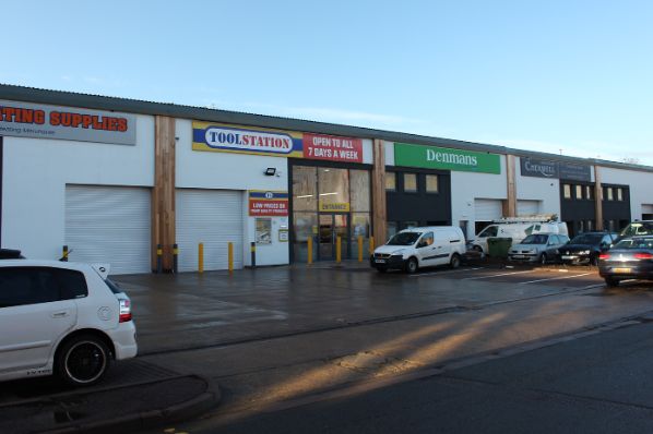 Clipstone buys Banbury trade park (GB)