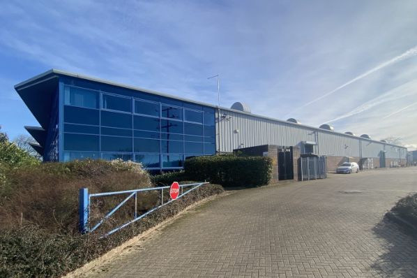 Rainier acquires Farnham industrial property (GB)