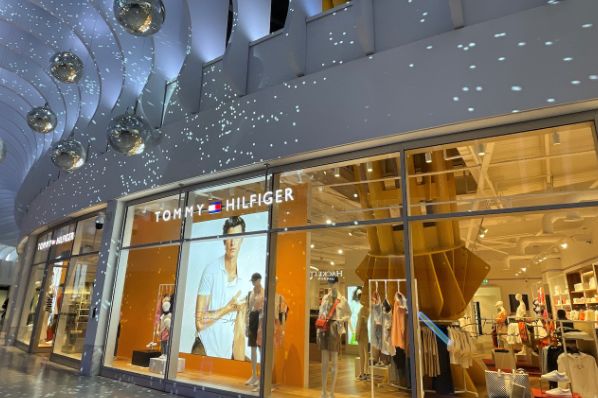 Tommy Hilfiger upsizes its store at Icon Outlet (GB)
