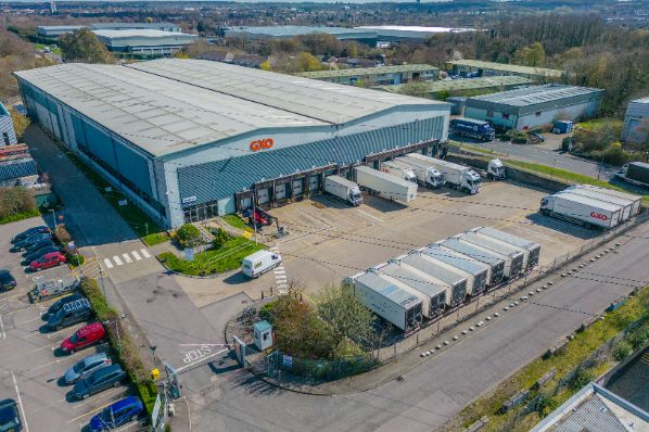 Kennedy Wilson acquires logistics assets in London and Northampton (GB)