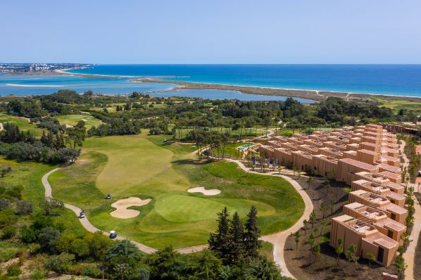 King Street sells Palmares Ocean Living & Golf to Arrow Global (PT)