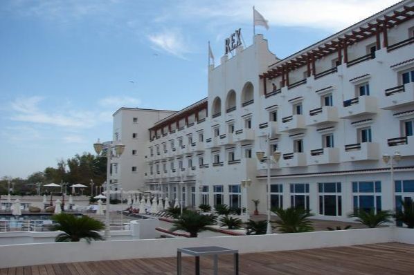 Hagag cancels agreement to sell Rex hotel in Mamaia for €13.3m (RO)