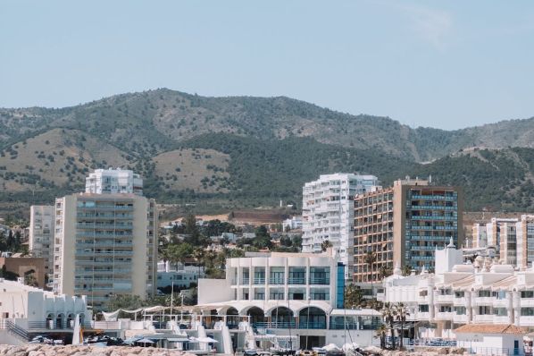 Invesco acquired resi properties in Marbella from DAZEO (ES)