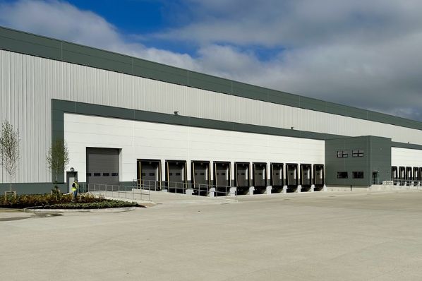 Glencar completed carbon-neutral warehouse in Dublin (GB)