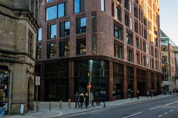 Bowmer + Kirkland completes net-zero carbon office in Manchester (GB)