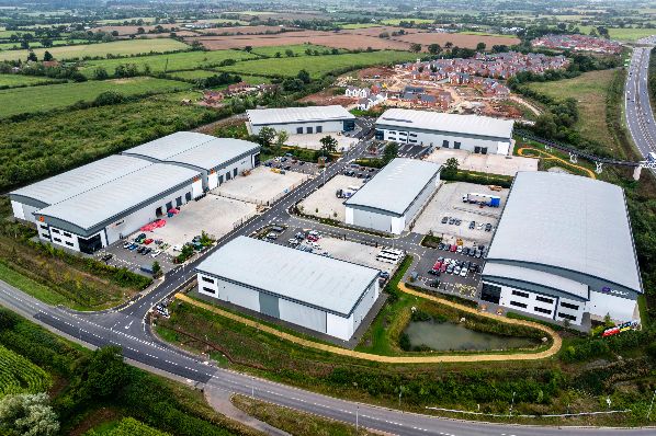 Indurent completed two sustainable warehouse units in Worcester (GB)