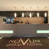 https://media-cdn.tripadvisor.com/media/photo-s/09/98/37/9b/novum-hotel-aldea-berlin.jpg