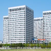 https://upload.wikimedia.org/wikipedia/commons/5/57/Daejeon_Government_Complex.jpg