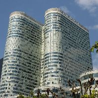 La Défense: the largest office building in Europe is changing owners (FR)