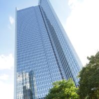 Iconic Frankfurt skyscraper changes hands in €670m deal (DE)