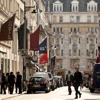 New Bond Street is Europe's most expensive shopping location (GB)