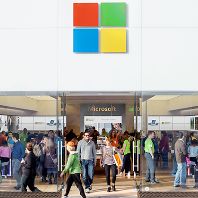 Microsoft to close all its retail stores