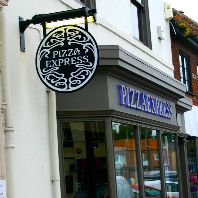 Pizza Express to close 73 restaurants (GB)