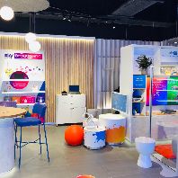 Sky opens its first physical retail store (GB)