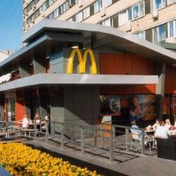 McDonald’s and Pyaterochka set up the first in-store fast food restaurant (RU)