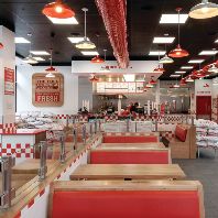 Five Guys opens two new locations (GB)