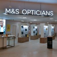 Marks & Spencer to roll out opticians service (GB)